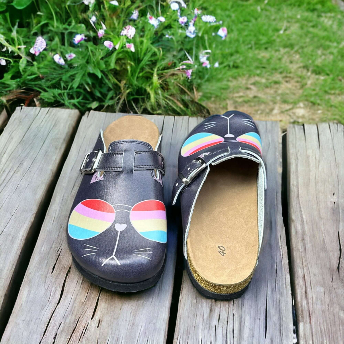 Heel and back view of orthopedic cat glasses leather clogs with a cork sole