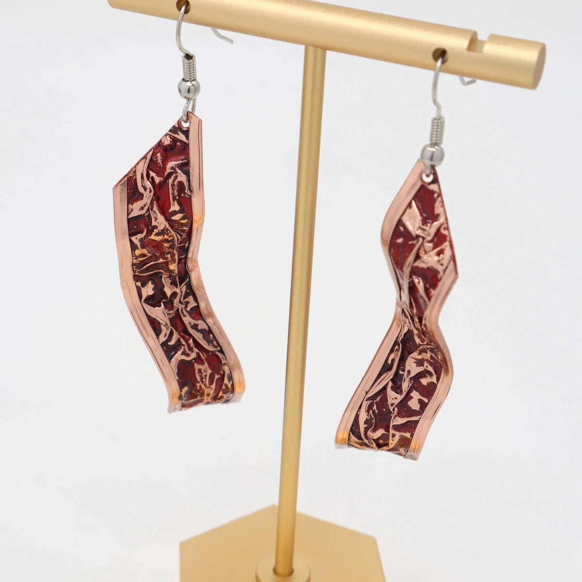 Side angle of four-piece red patterned wrinkled copper jewellery set