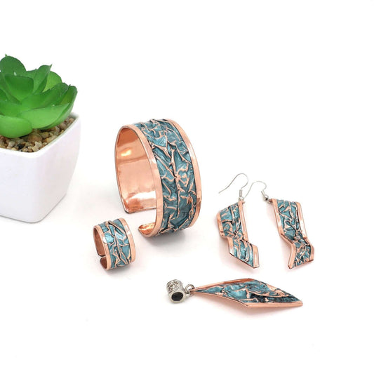 Front view of four-piece turquoise wrinkled copper jewellery set