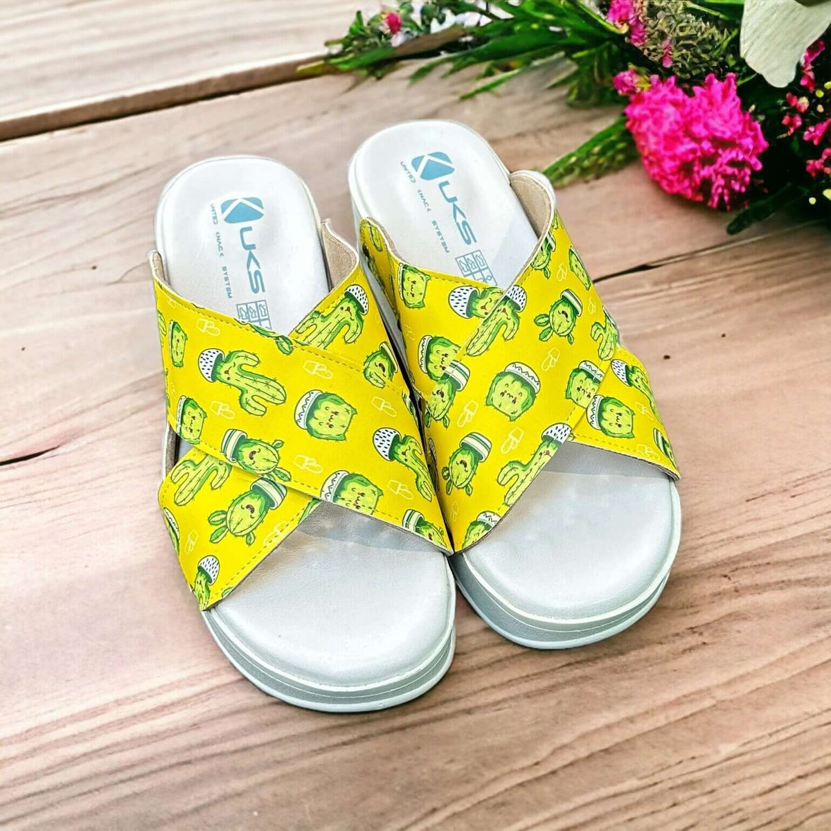 Footbed detail of cactus print cross band leather clog slippers with an Air Clogx sole
