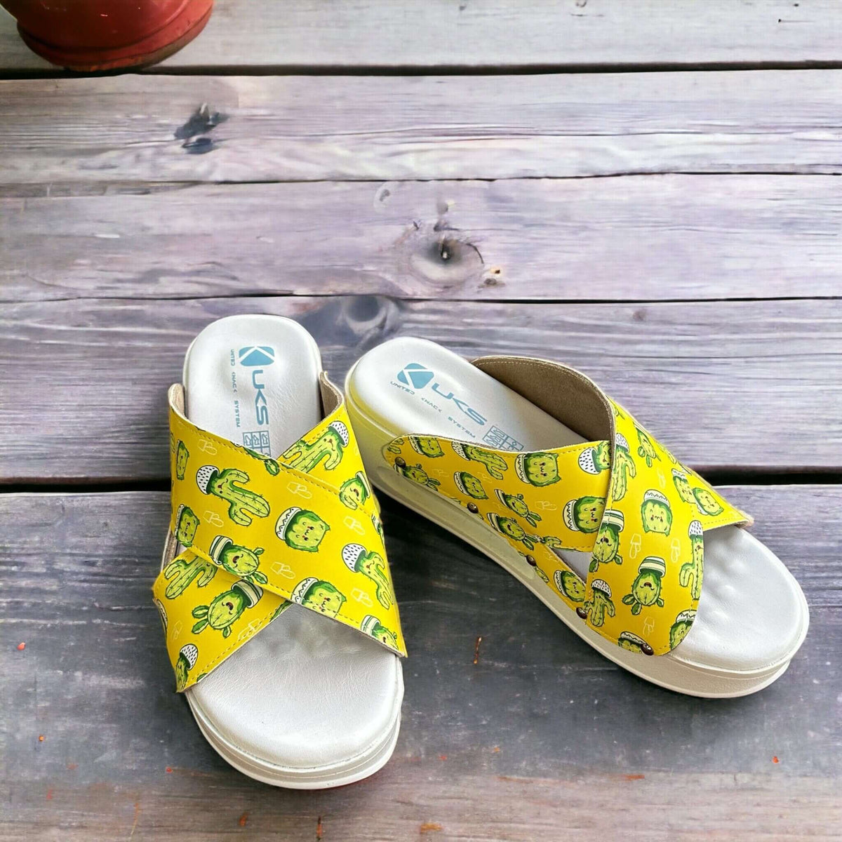 Side profile of cactus print cross band leather clog slippers with an Air Clogx sole