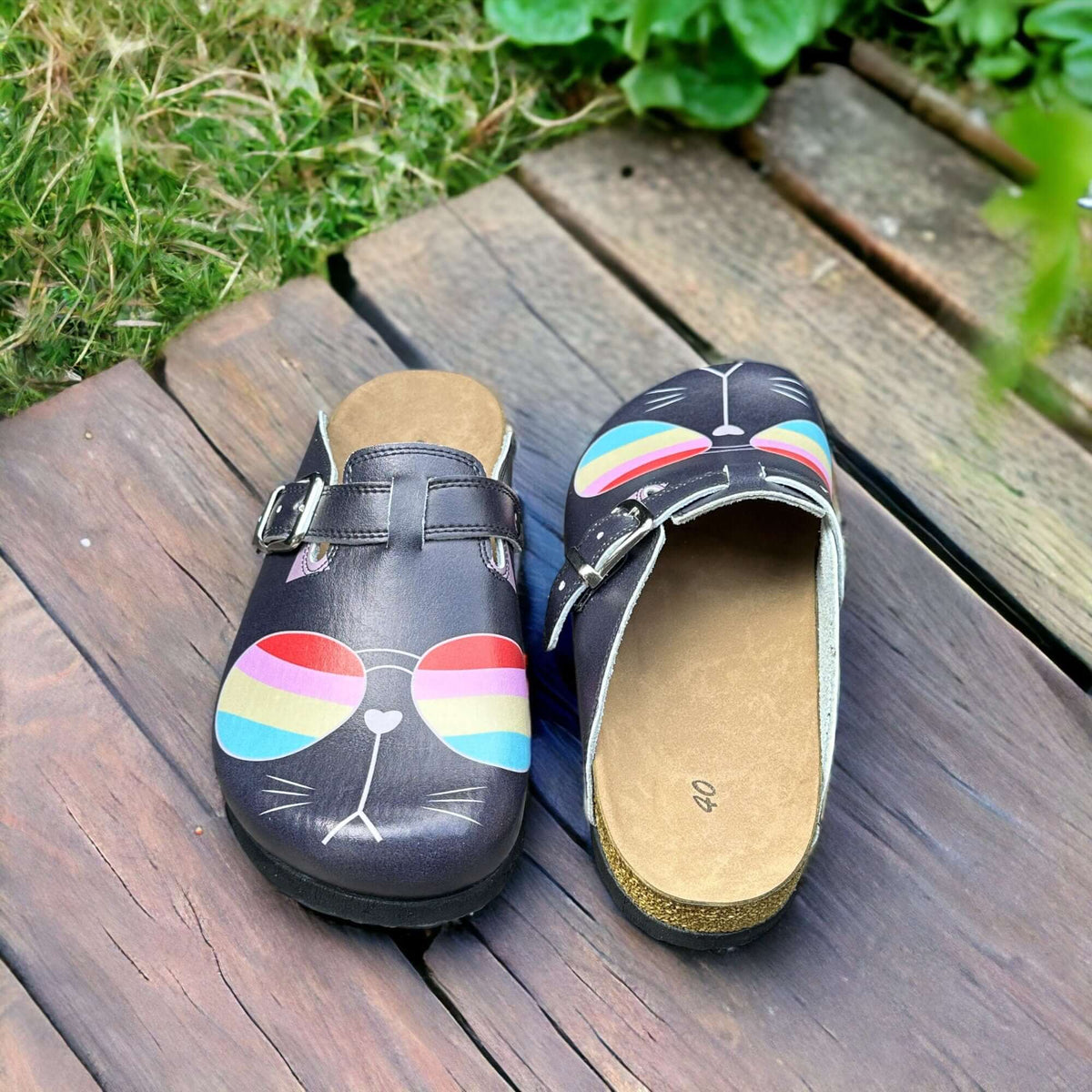 Sole and tread detail of orthopedic cat glasses leather clogs with a cork sole